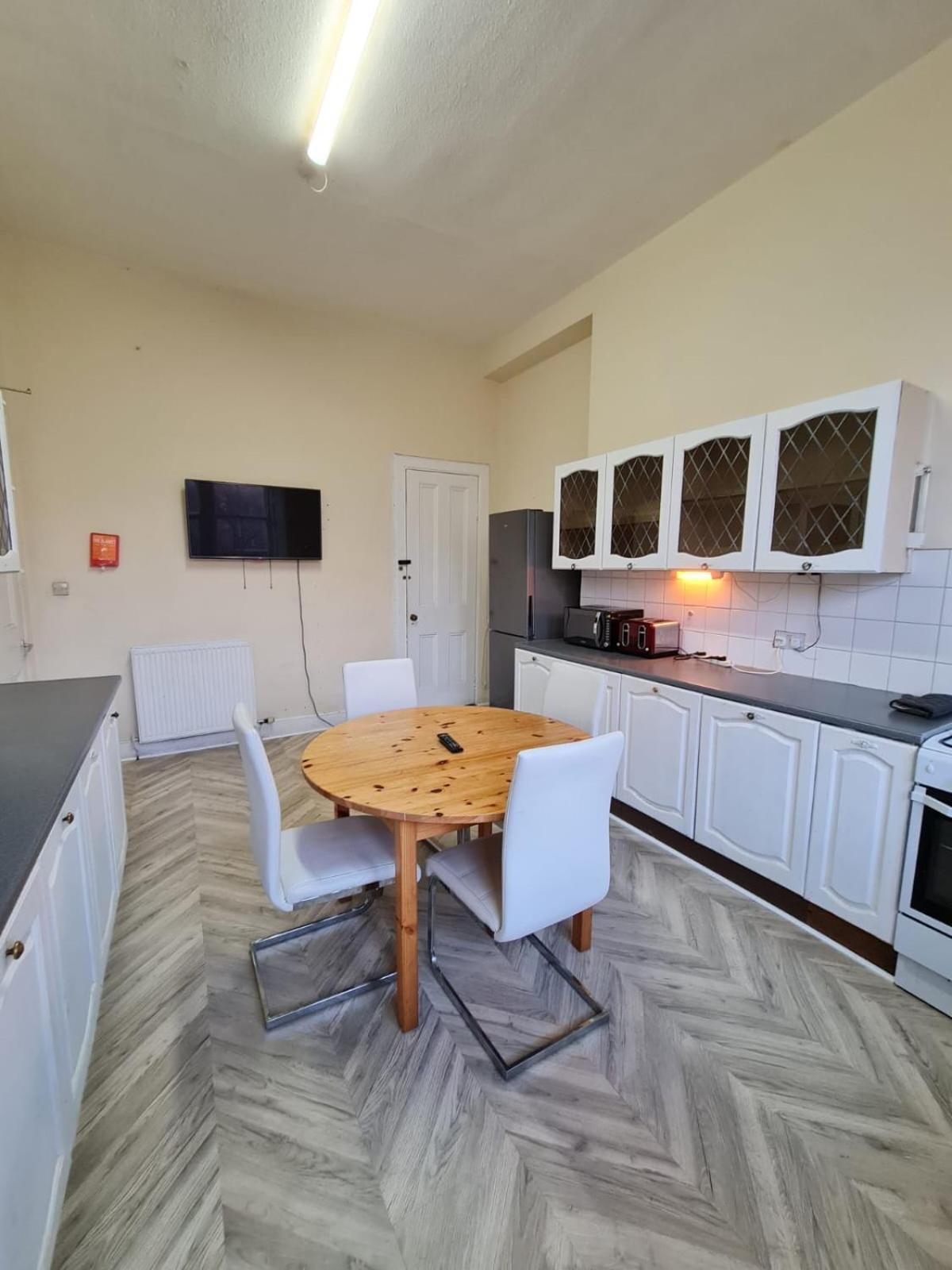 Apex Haymarket Station Apartment Эдинбург Экстерьер фото